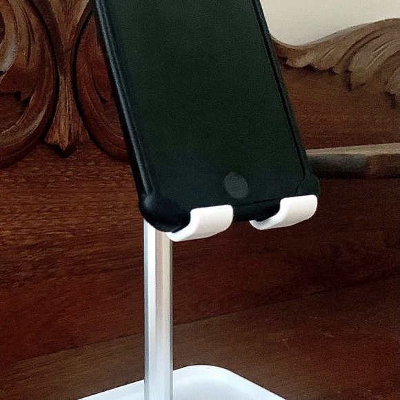 New AdjustablePerfect Phone
Stand (White) - Picture 4 of 10